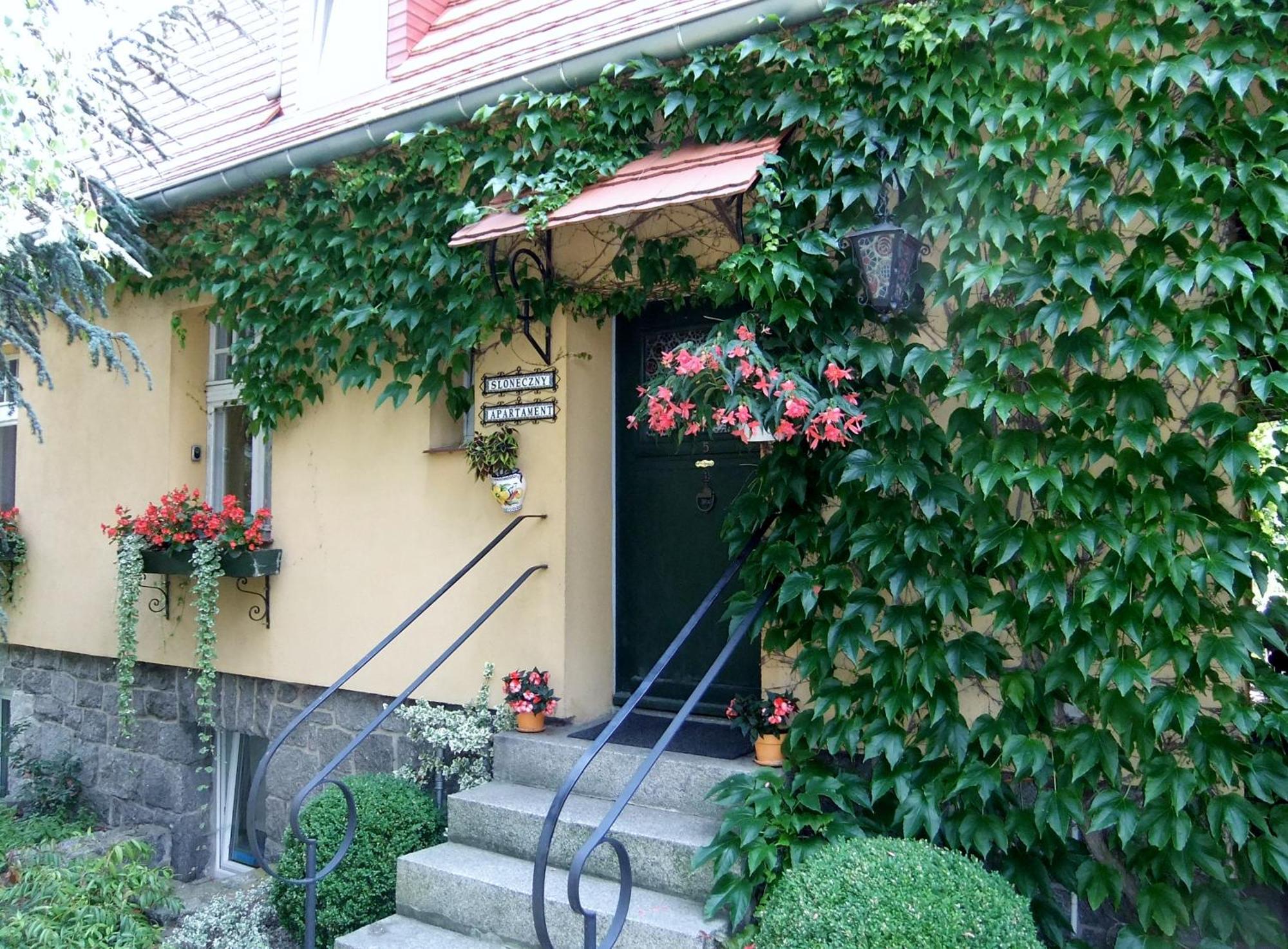 Sloneczne Apartamenty Собутка Экстерьер фото